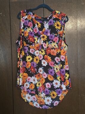Torrid Harper Georgette Sleeveless Broght Floral Split-Neck Top